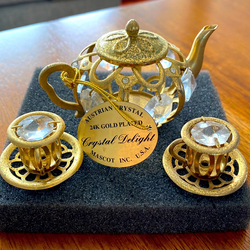Crystal Delight tea pot set